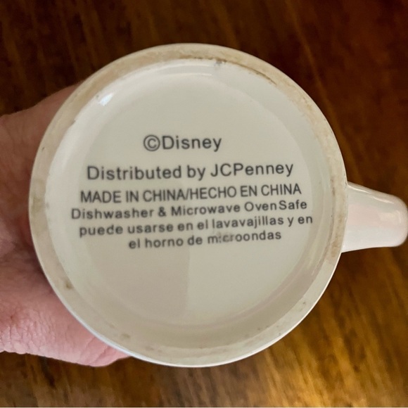 Mickey Mouse Christmas mug with figurine on the handle. - Picture 6 of 8